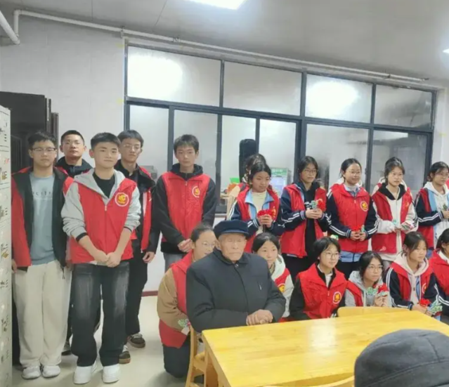 峻峭的波峰波谷交替由此学位供需矛盾在人口净流入地重复拉锯 峻峭的波峰波谷交替由此学位供需矛盾在人口净流入地重复拉锯